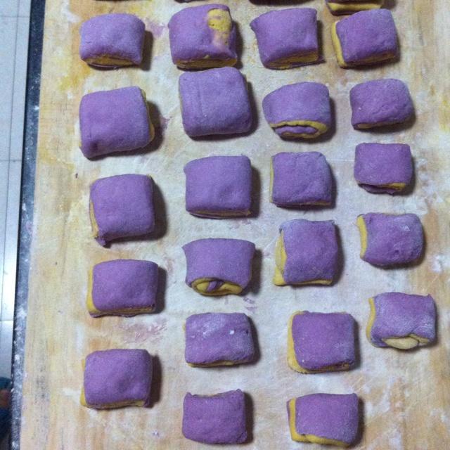 紫薯南瓜雙色花卷饅頭的做法 步骤3