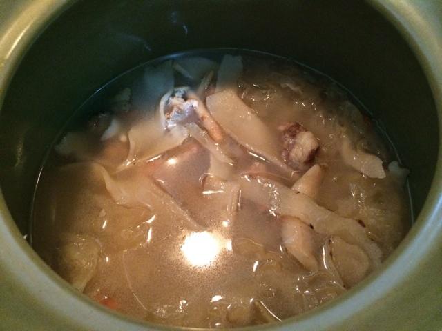 廣東煲湯-玉竹淮山銀耳枸杞蜜棗排骨湯的做法 步骤2