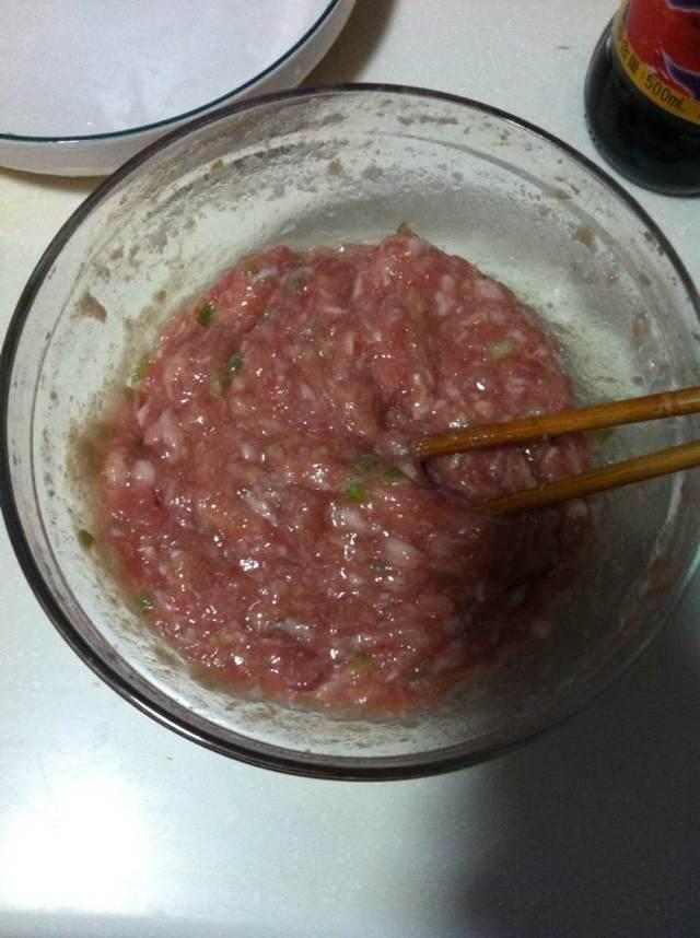 白菜魔芋絲丸子湯的做法 步骤2