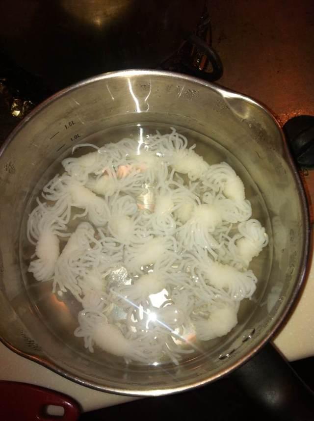 白菜魔芋絲丸子湯的做法 步骤3