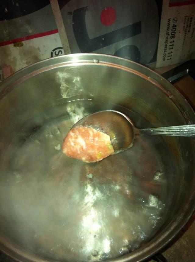白菜魔芋絲丸子湯的做法 步骤4