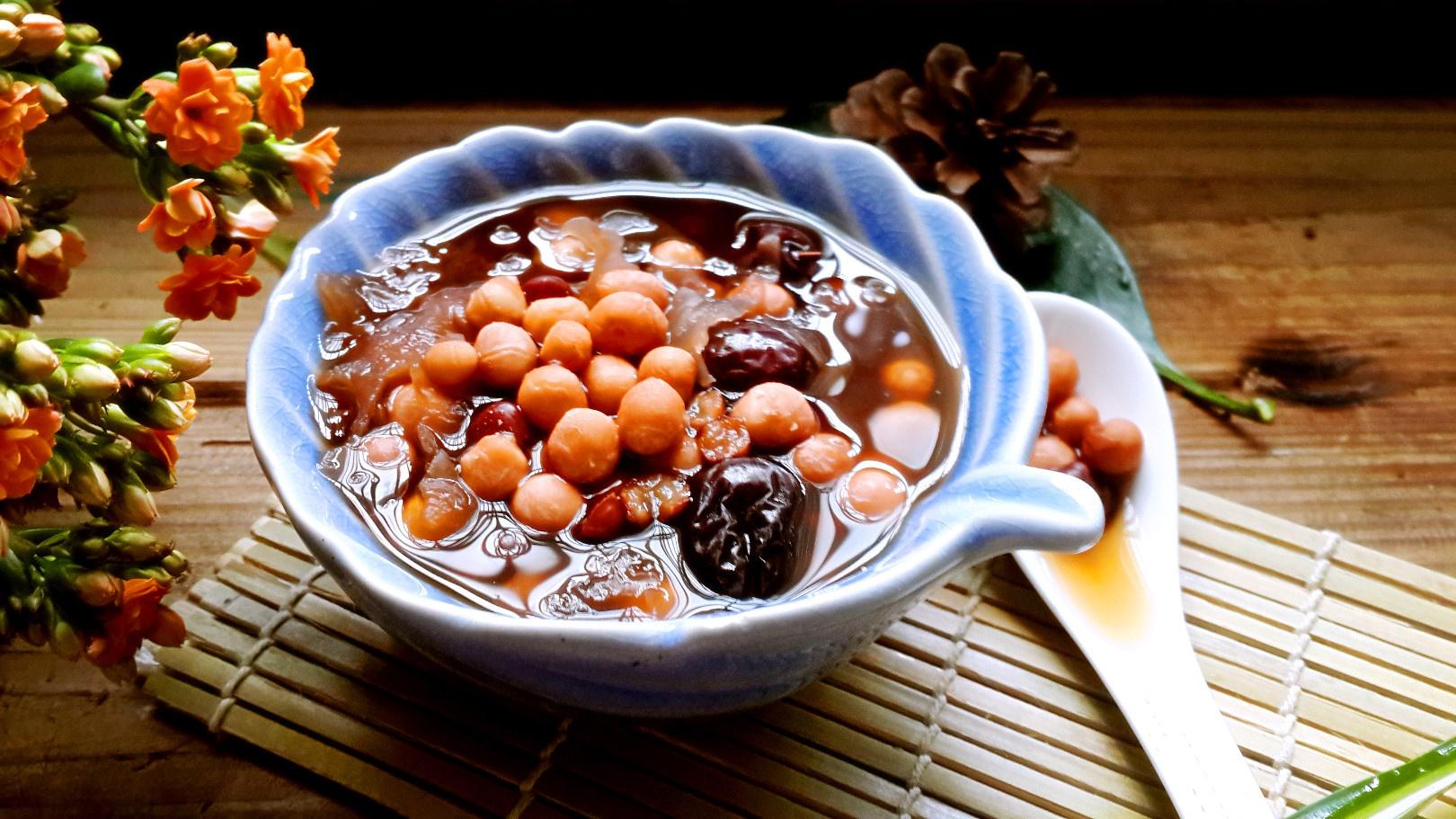 紅棗銀耳芡實湯的做法 步骤3