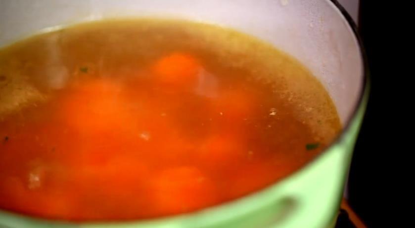 【Rachel khoo】雞肉丸子湯（Bouillon de Poulet）的做法 步骤1