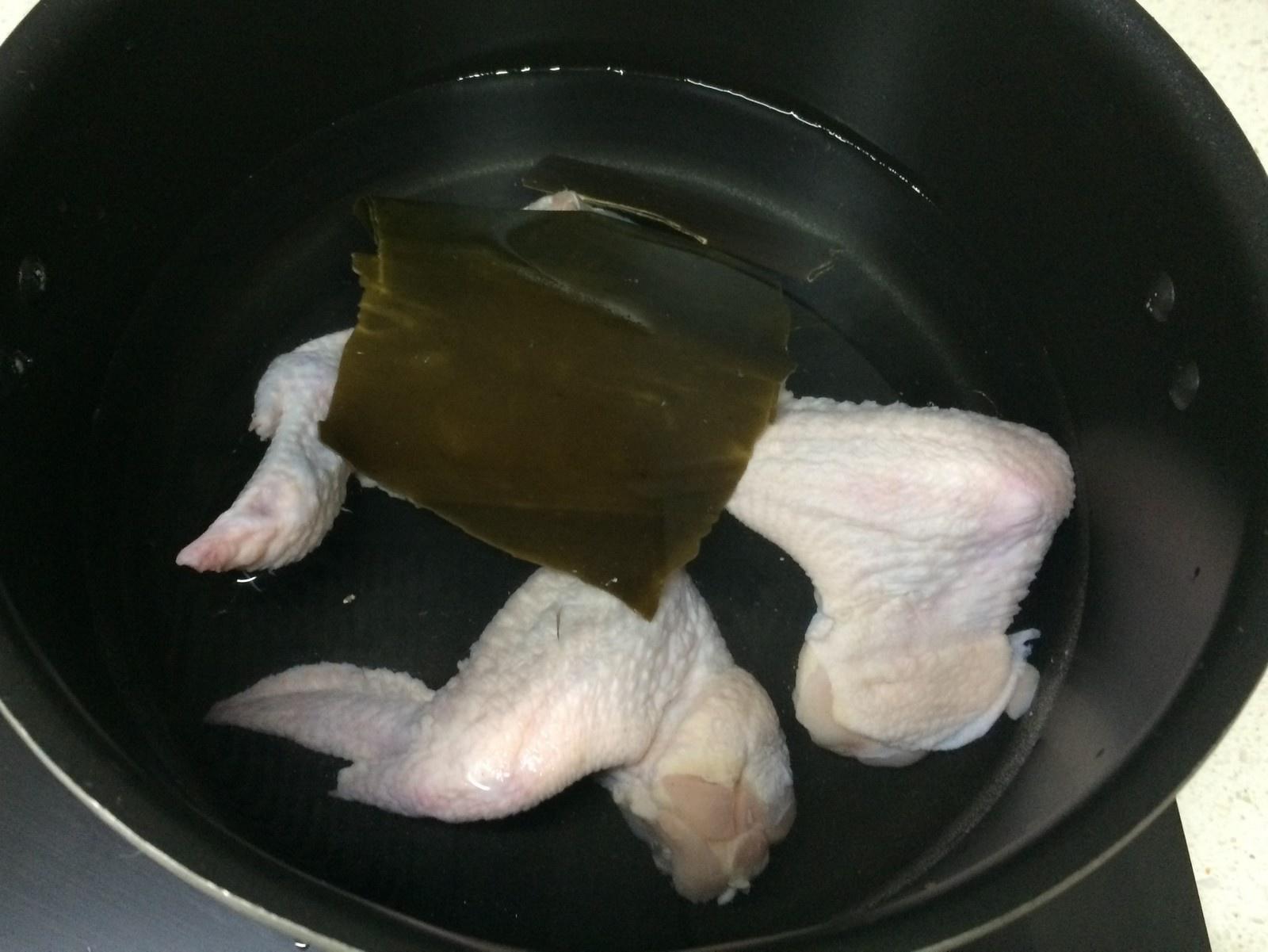 《昨日的美食》之雞翅火鍋的做法 步骤3