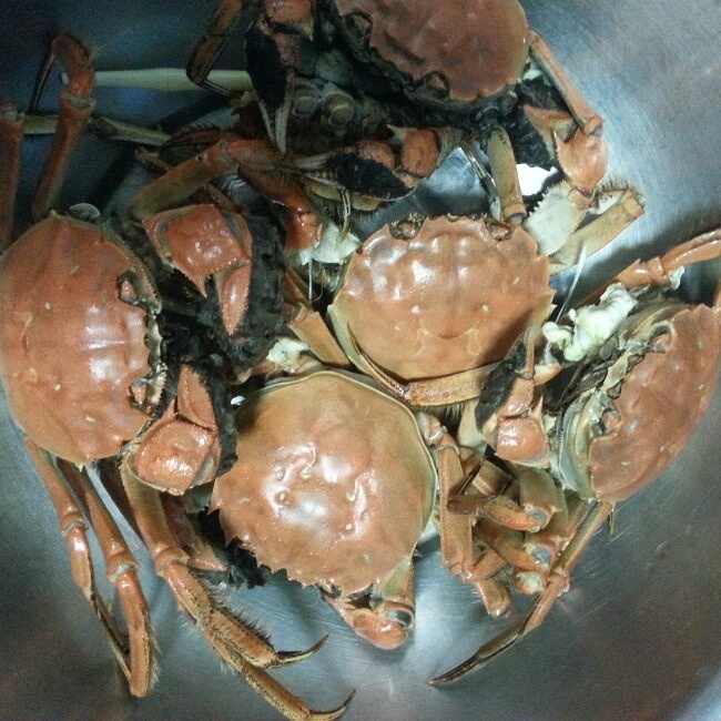 蒸螃蟹（超簡單超好吃）的做法 步骤1