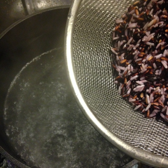 紫糯米椰漿汁配香草冰激凌的做法 步骤2
