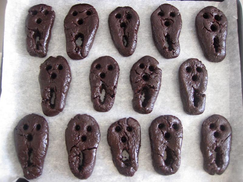 萬聖節骷髏頭巧克力餅干的做法 步骤8