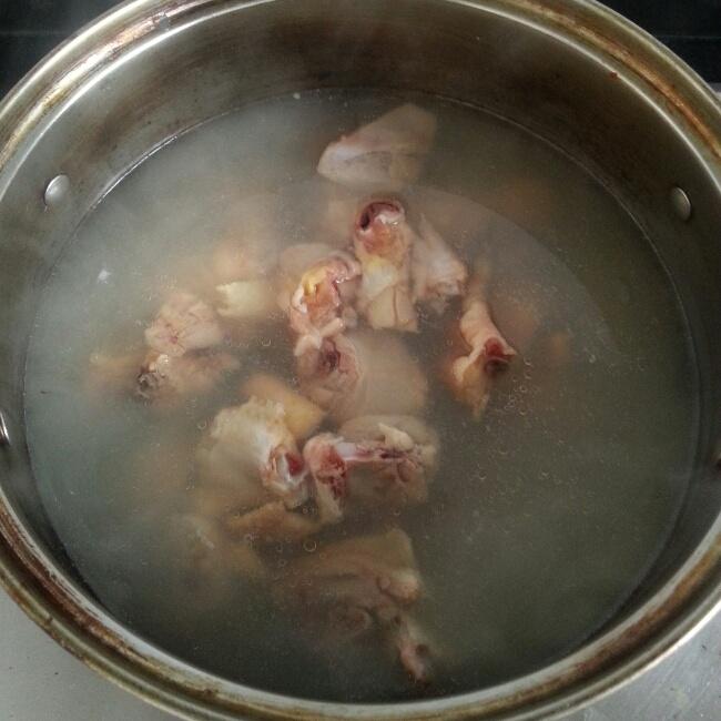 板栗醬燒雞的做法 步骤2