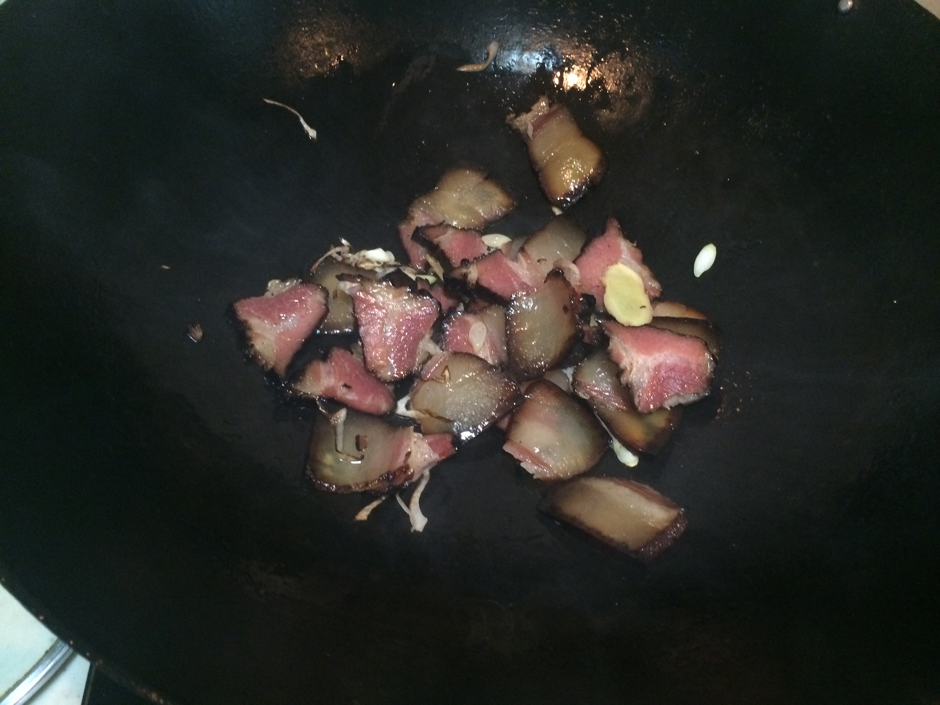 老丁的私房菜－高湯臘肉炖蘑菇的做法 步骤2