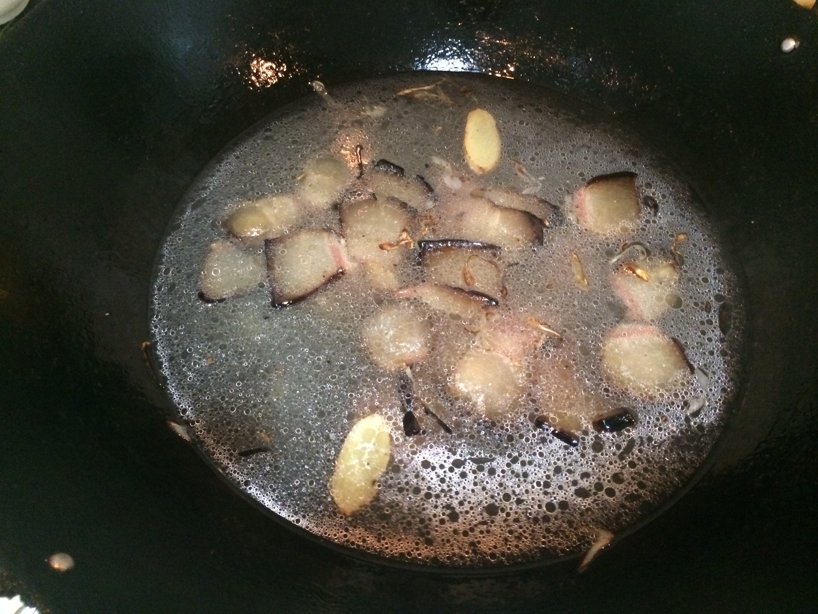 老丁的私房菜－高湯臘肉炖蘑菇的做法 步骤3