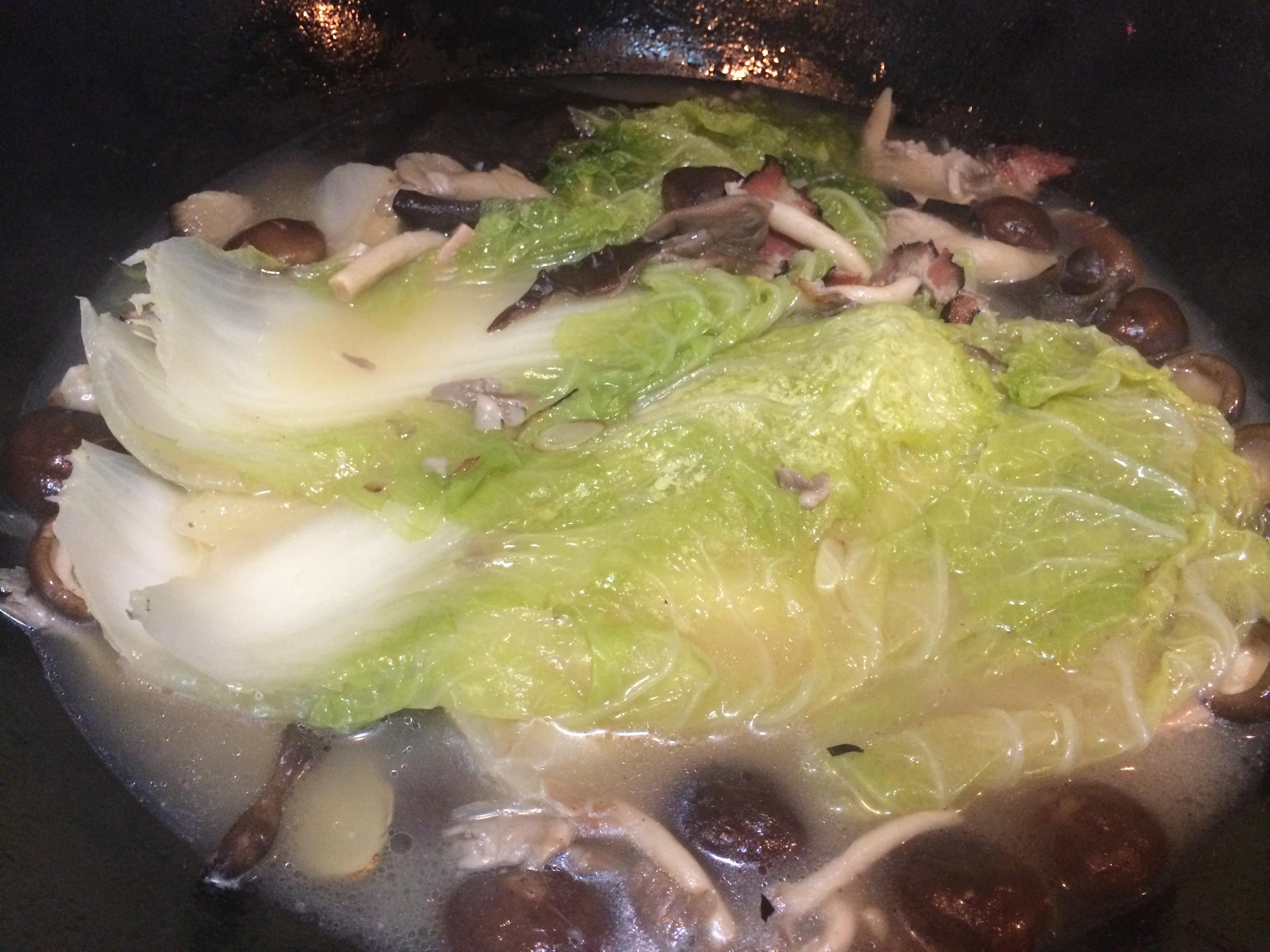 老丁的私房菜－高湯臘肉炖蘑菇的做法 步骤4
