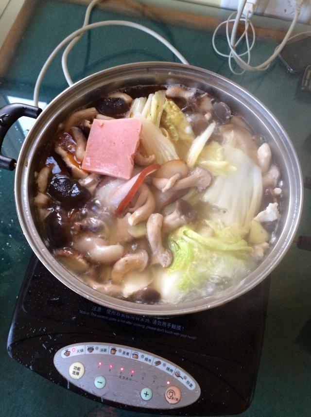 老丁的私房菜－高湯臘肉炖蘑菇的做法 步骤5