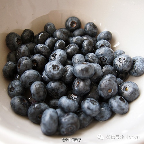 ❝kiki廚房❞ 早餐 藍莓香蕉優格的做法 步骤2