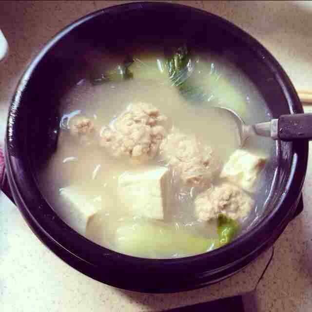 丸子豆腐粉絲湯的做法 步骤1