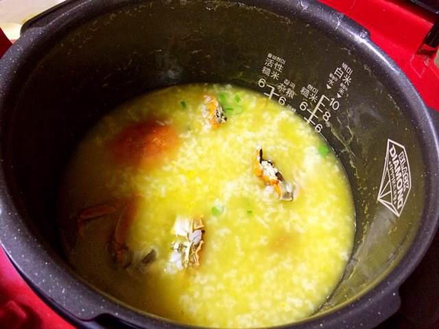 螃蟹粥………的做法 步骤1