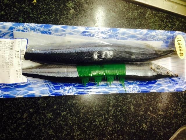 鹽烤秋刀魚的做法 步骤1