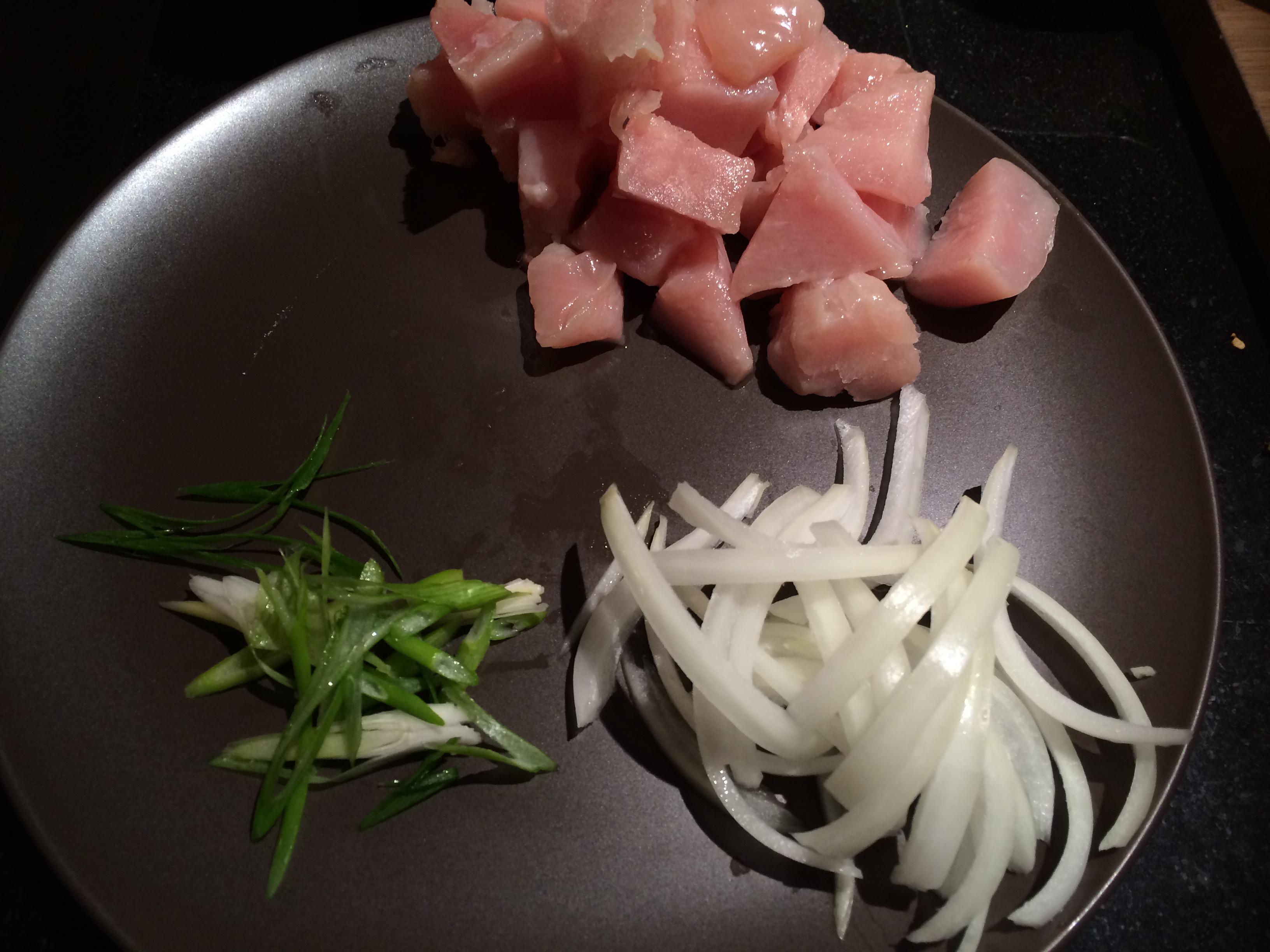 親子丼－－日式照燒雞肉的做法 步骤1