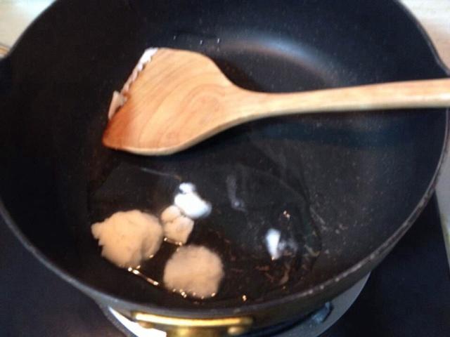 扁豆香菇肉末燜飯的做法 步骤2