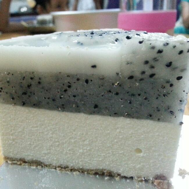 芝士火龍果酸奶凍蛋糕的做法 步骤2