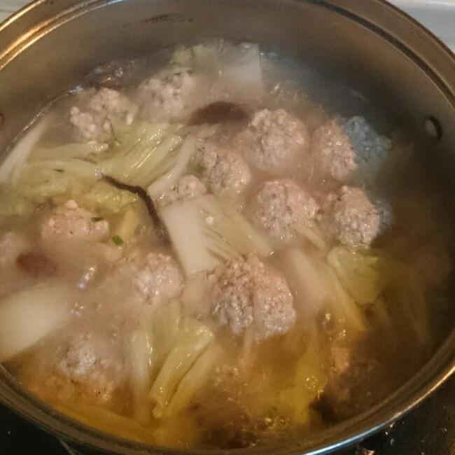 白菜豆腐蘑菇丸子湯的做法 步骤6