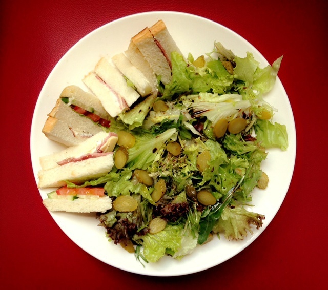 【減肥午餐】烤牛肉三明治+蔬菜色拉的做法 步骤2