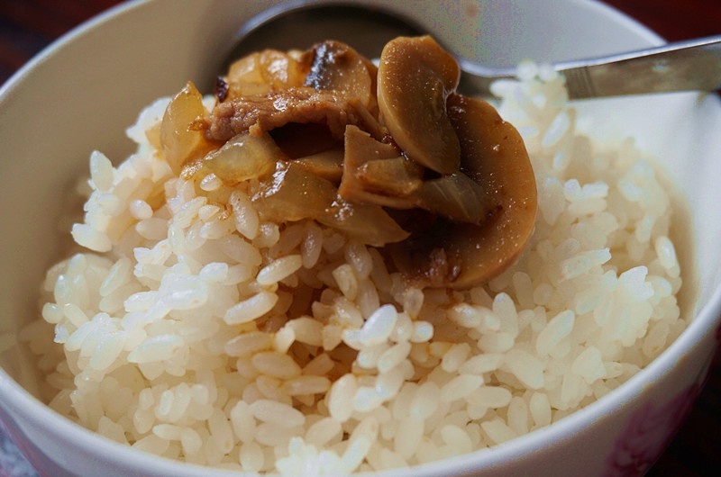 蘑菇肉絲咖喱飯的做法 步骤6