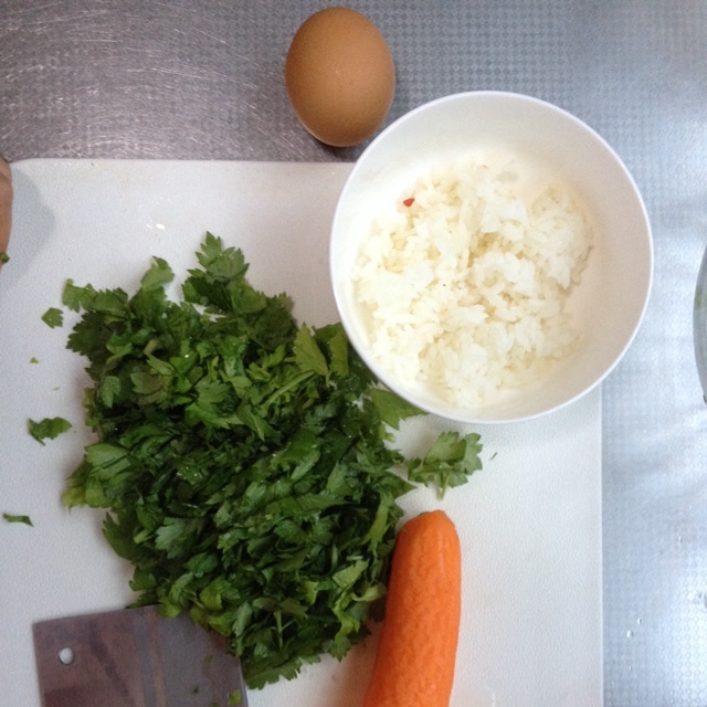 芹菜葉米餅（營養豐富）低卡，簡單的做法 步骤1