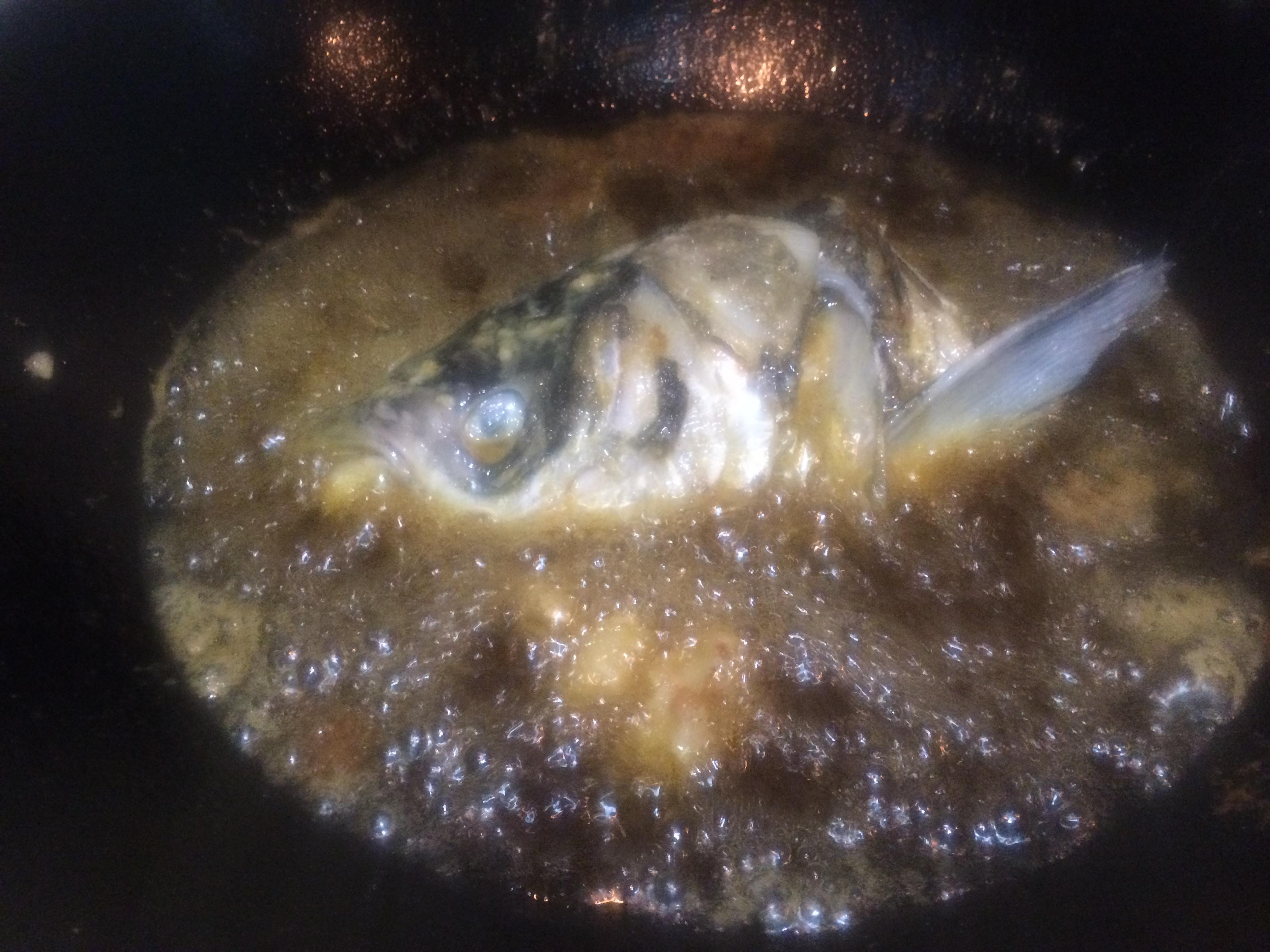 老丁的私房菜－砂鍋干燒魚頭的做法 步骤2