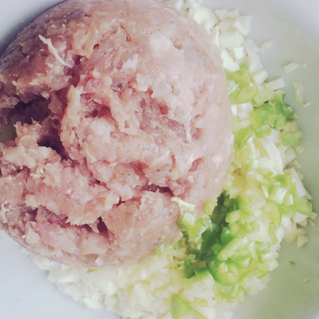 生煎蝦仁鮮肉茭白餃子的做法 步骤4