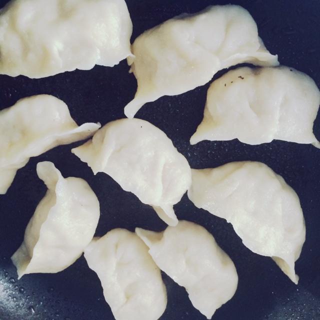 生煎蝦仁鮮肉茭白餃子的做法 步骤7