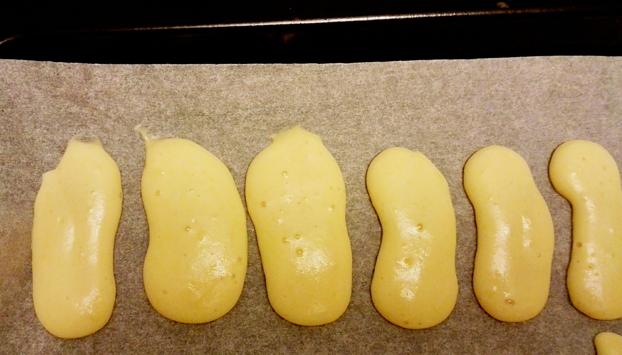 濃濃蛋黃香味的手指餅干的做法 步骤12