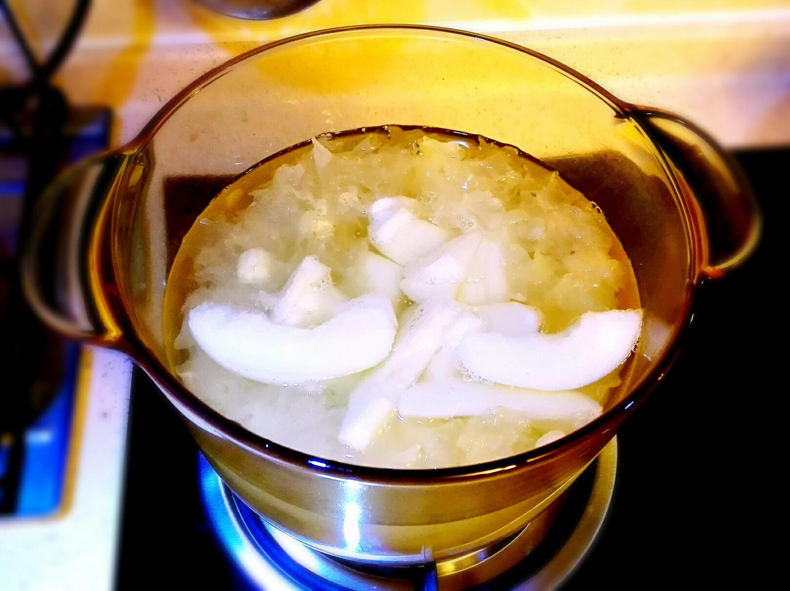 秋季潤燥—冰糖銀耳蓮子梨湯的做法 步骤4