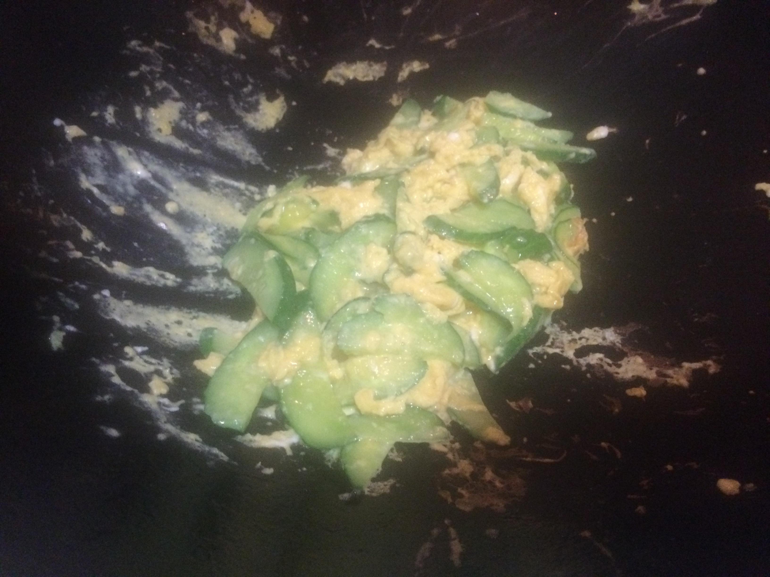 老丁的私房菜－黃瓜炒雞蛋的做法 步骤3