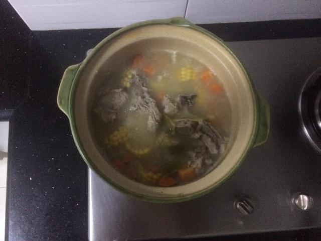 排骨玉米胡蘿卜湯的做法 步骤2