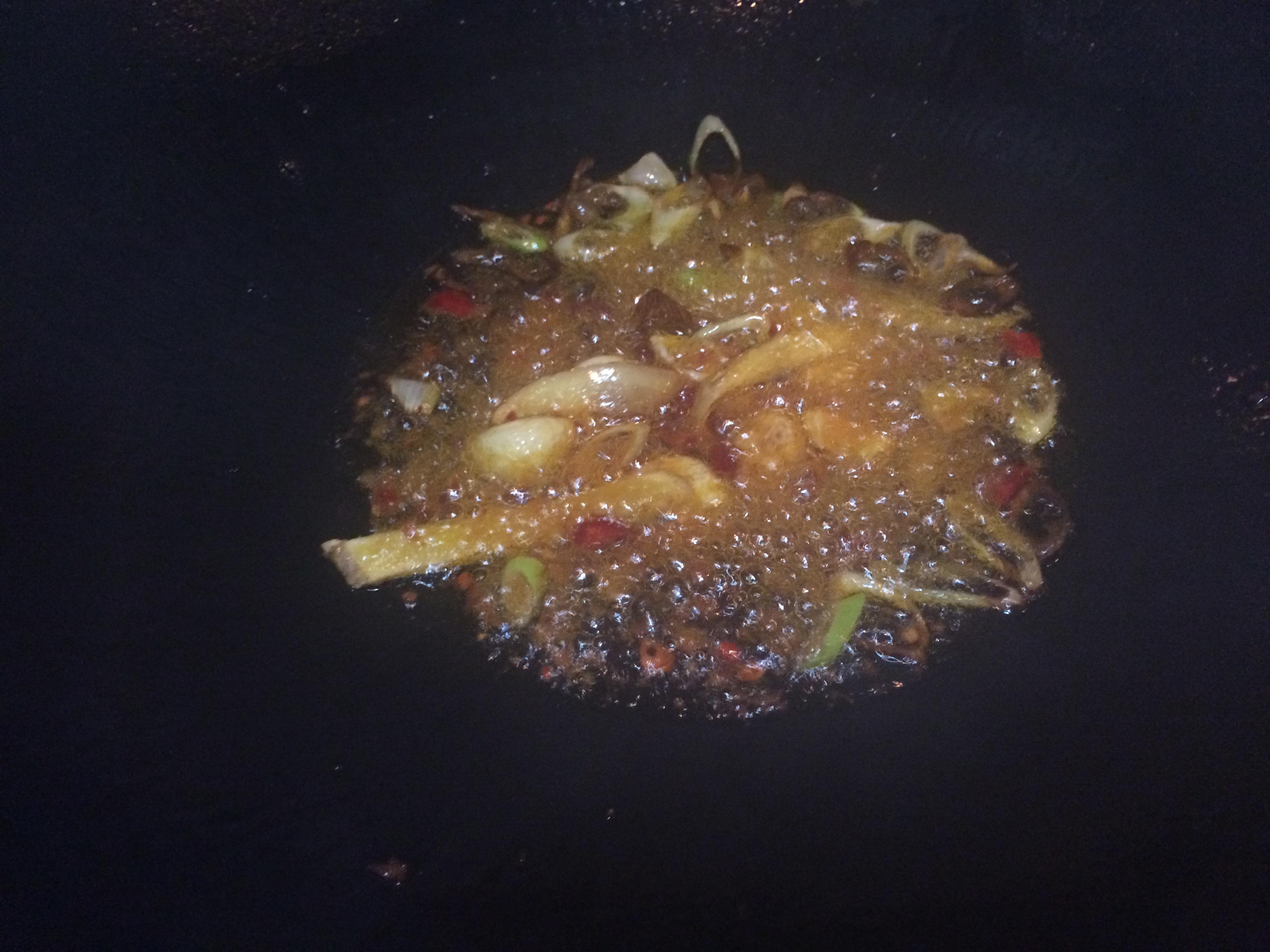 老丁的私房菜－竹筍燒雞的做法 步骤6