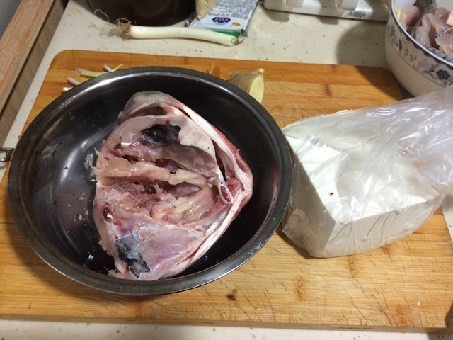 老丁的私房菜-魚頭豆腐湯的做法 步骤1