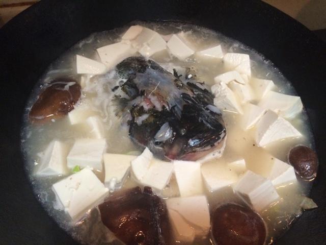 老丁的私房菜-魚頭豆腐湯的做法 步骤3