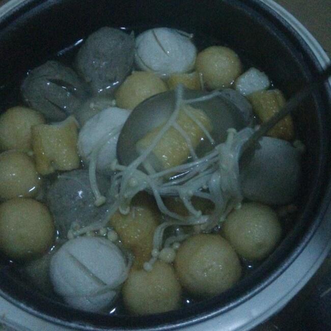 金針菇丸子湯的做法 步骤4