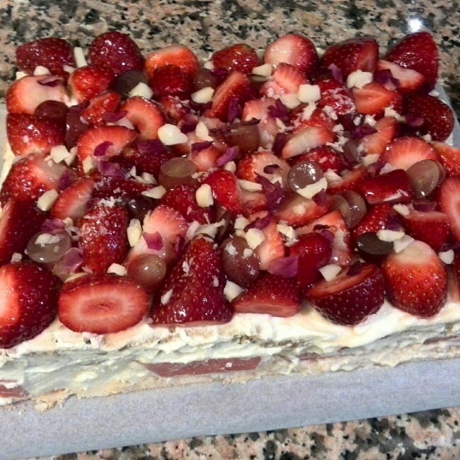 草莓西瓜蛋糕Strawberry Watermelon Cake with rose scented cream的做法 步骤12