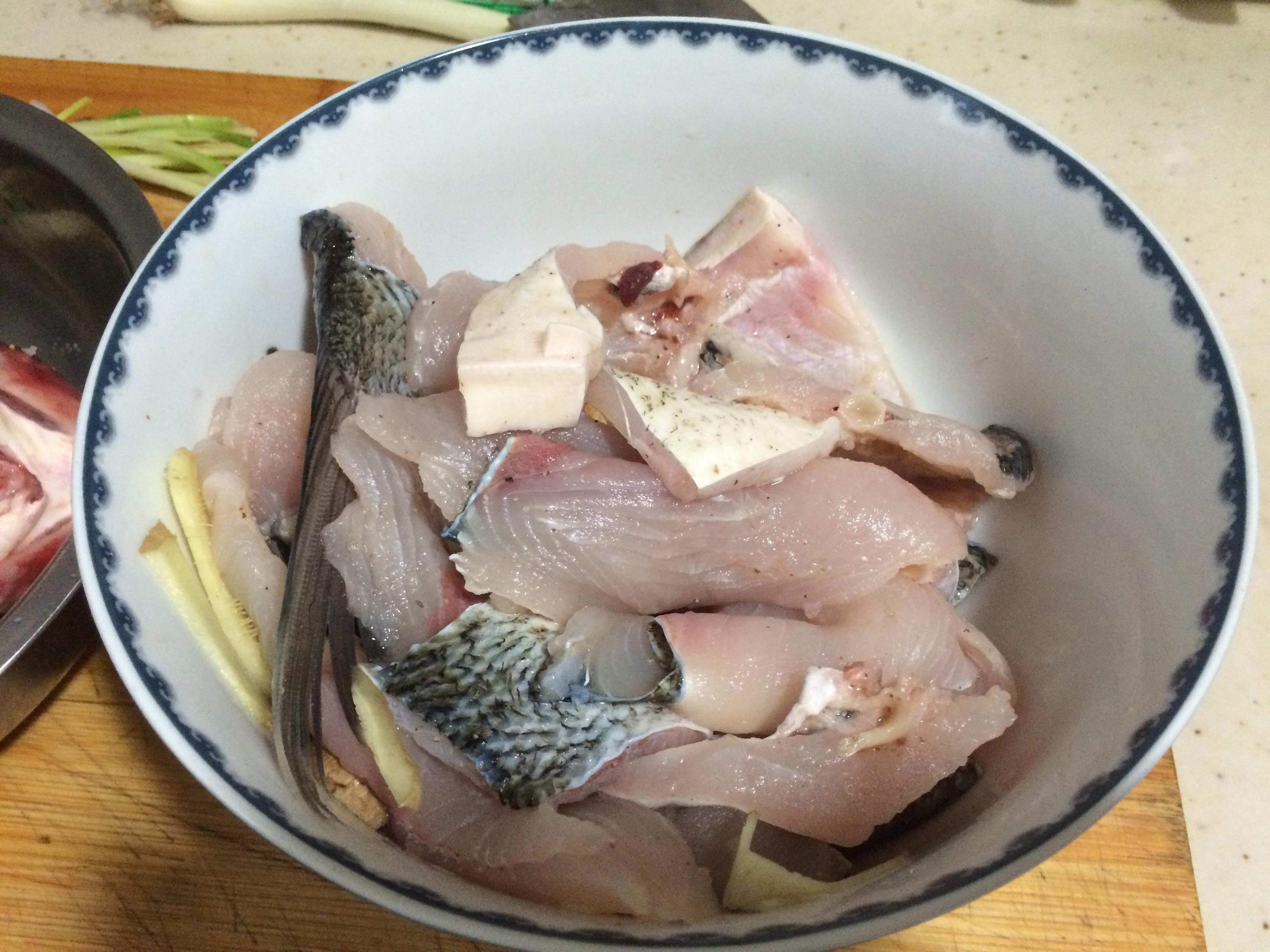老丁的私房菜－水煮魚的做法 步骤1