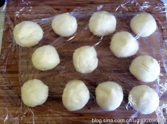 奶香中式蠟腸卷－steamed Chinese susage bun的做法 步骤5