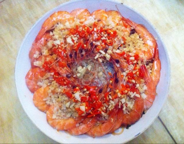 蒜蓉粉絲蒸鮮蝦的做法 步骤3