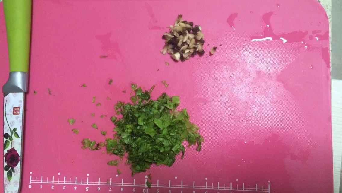 寶寶輔食--萵筍葉口菇鱸魚稀飯的做法 步骤1