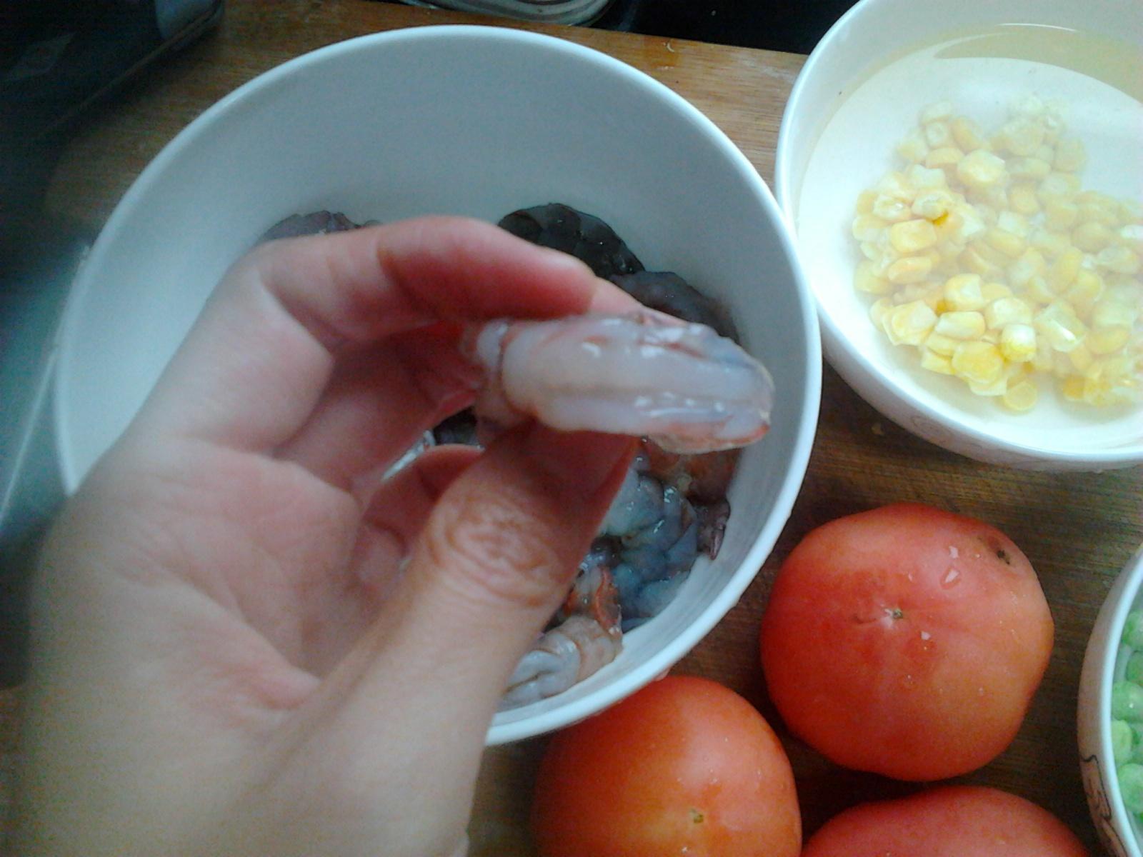 番茄青豆炒蝦仁的做法 步骤2