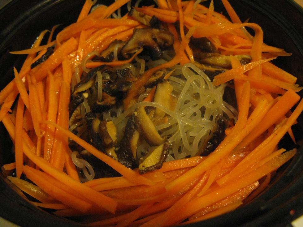 快手紅薯粉絲炒雜菜——韓式拌飯的另一種topping的做法 步骤3