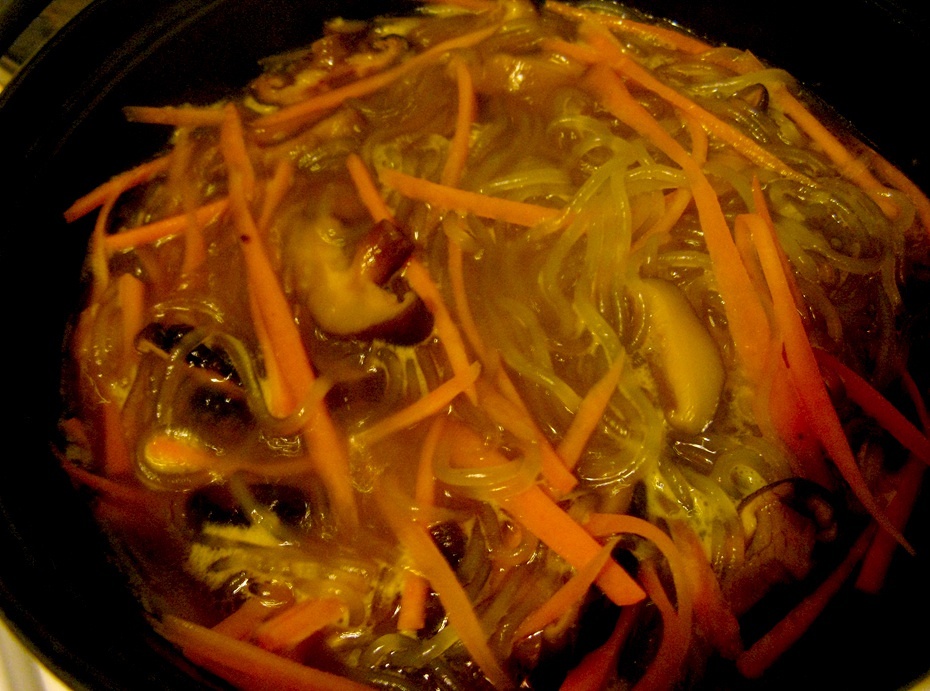 快手紅薯粉絲炒雜菜——韓式拌飯的另一種topping的做法 步骤4
