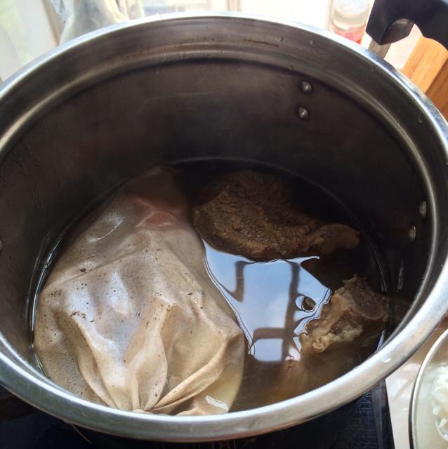 越南純牛湯混搭檬粉的做法 步骤1
