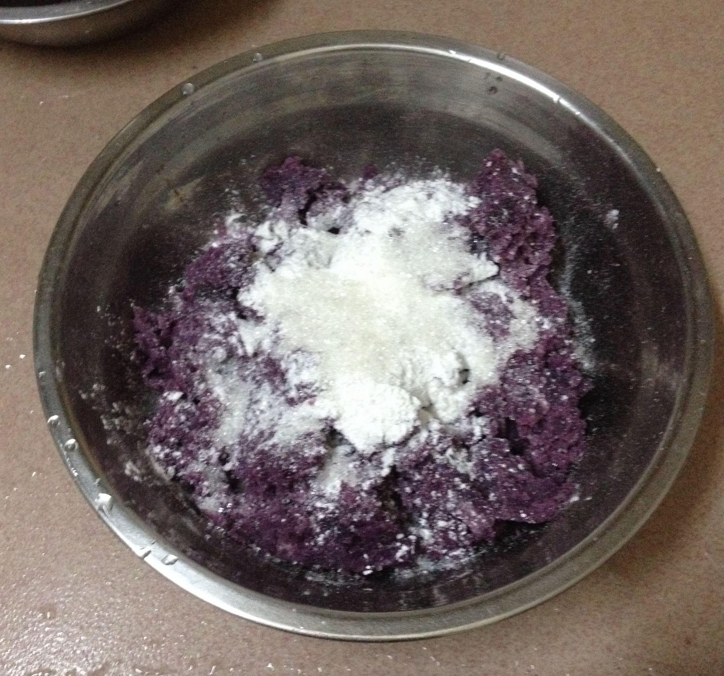 香煎紫薯餅的做法 步骤2