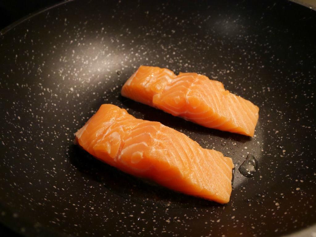 極品紅燒三文魚的做法 步骤2