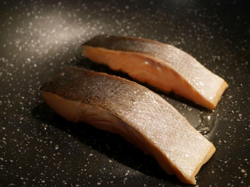 極品紅燒三文魚的做法 步骤3